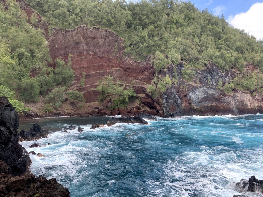 Kaihalulu Red Sand Beach Entrance
