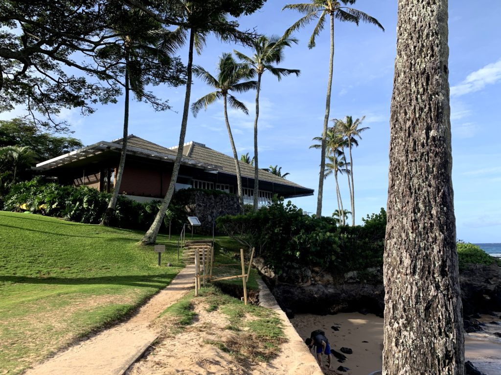 Kapalua Bay View Back to Parking and Restrooms