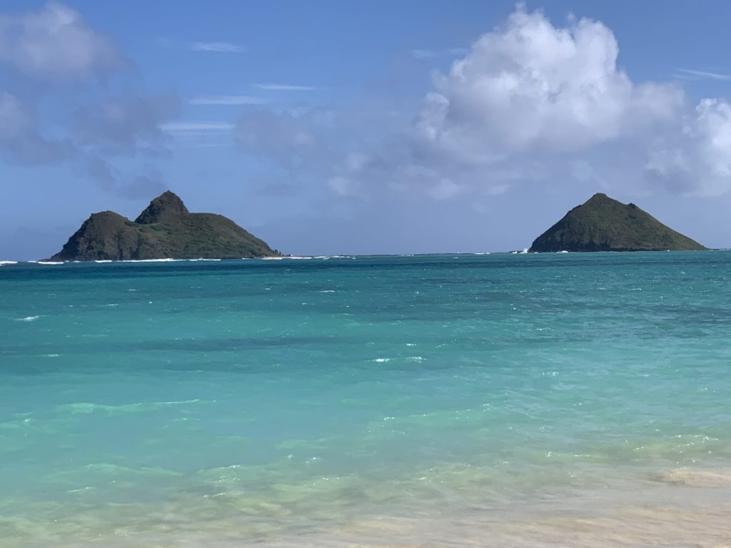 Lanikai_Beach_Moku_Nui_and_Moku_Iki