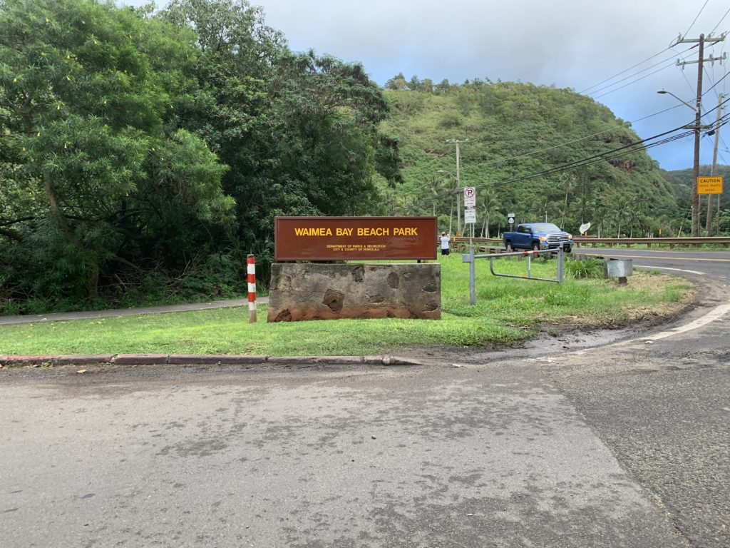 Waimea_Bay_Beach_Park_Entrance